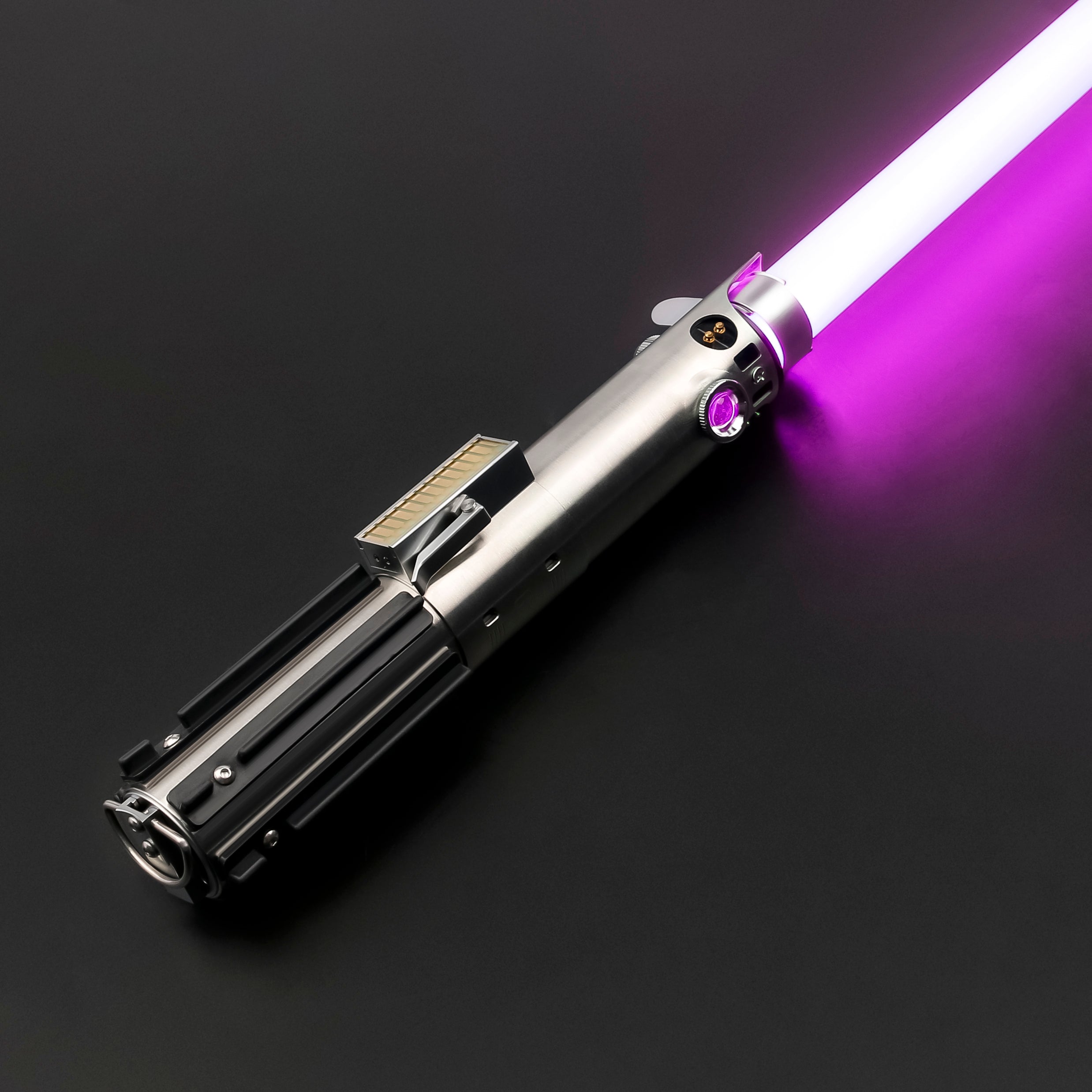 Luke Skywalker EP7 Graflex Duelling Lightsaber