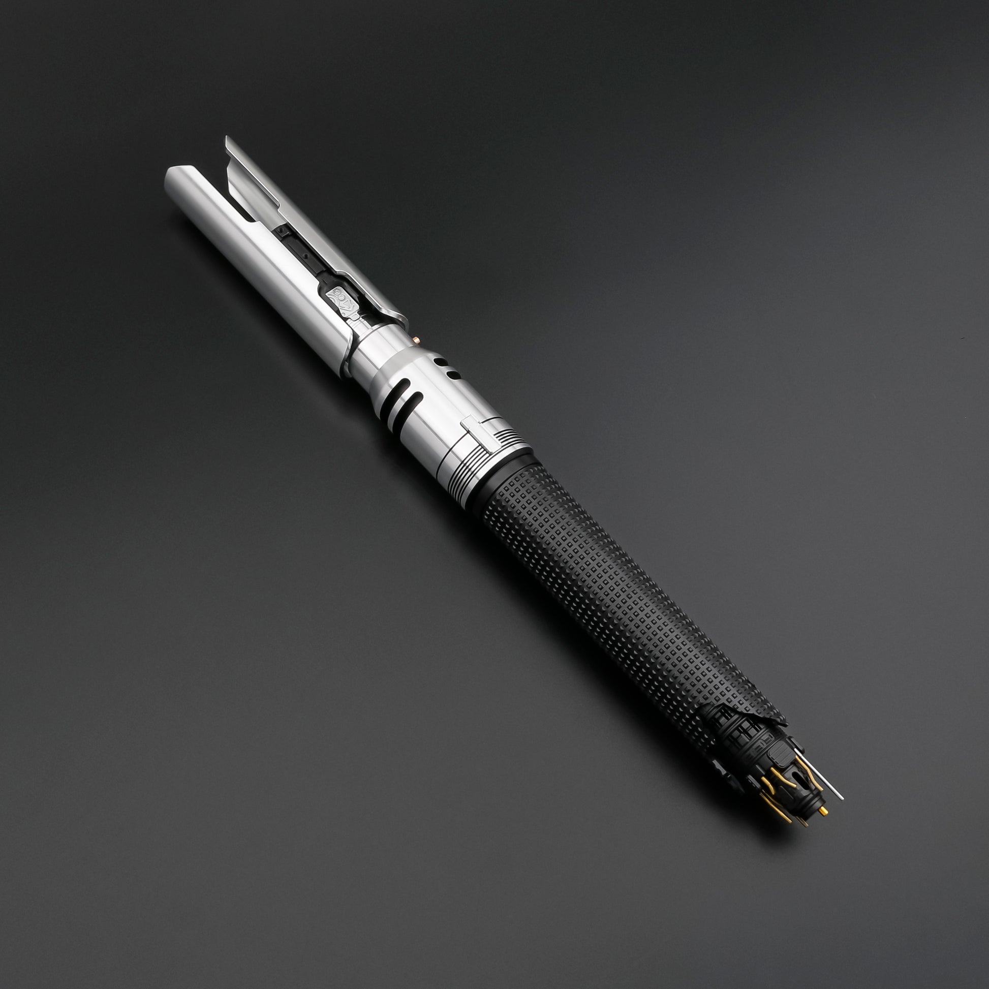 Cal Kestis EP3 Lightsaber-4