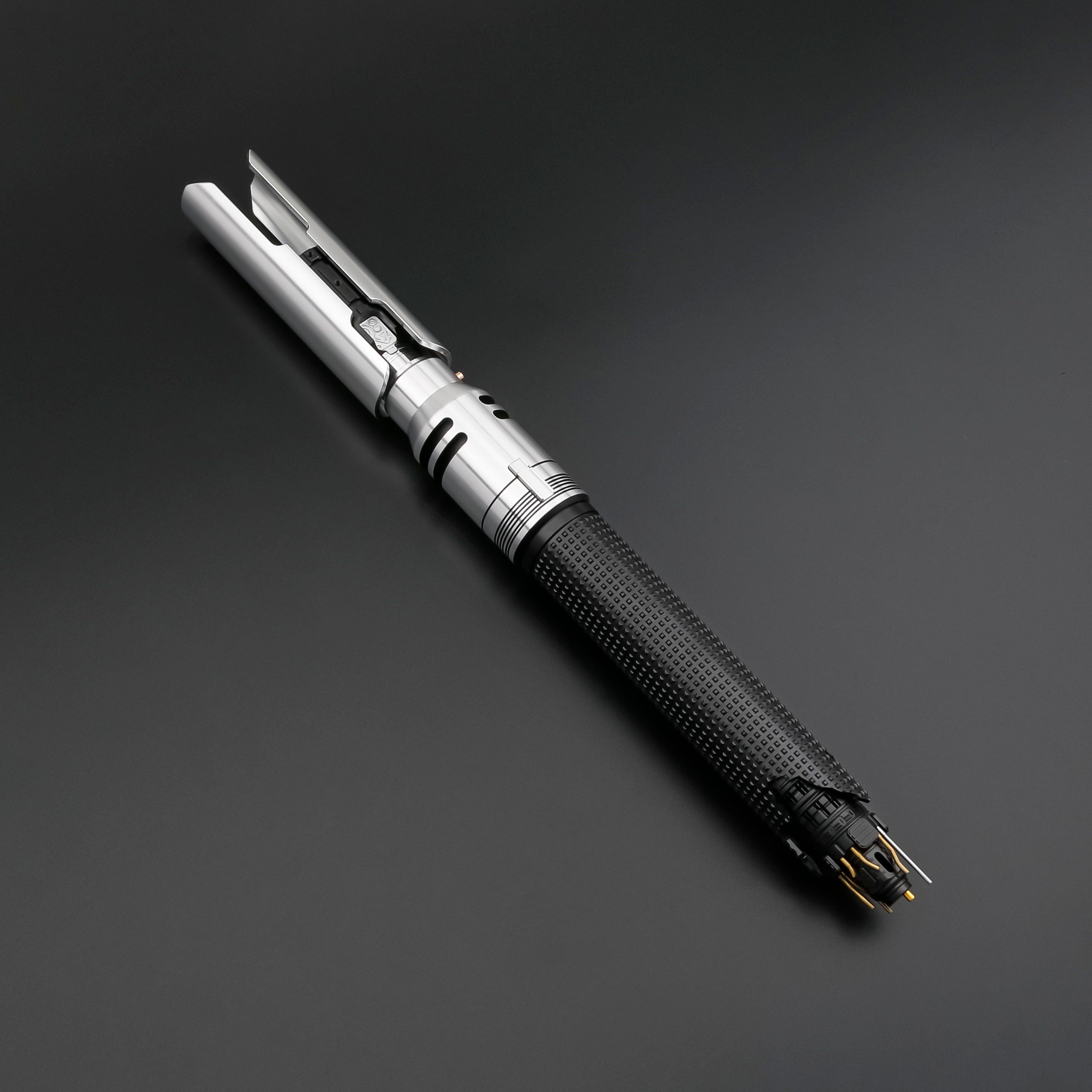 Cal Kestis EP3 Lightsaber-4