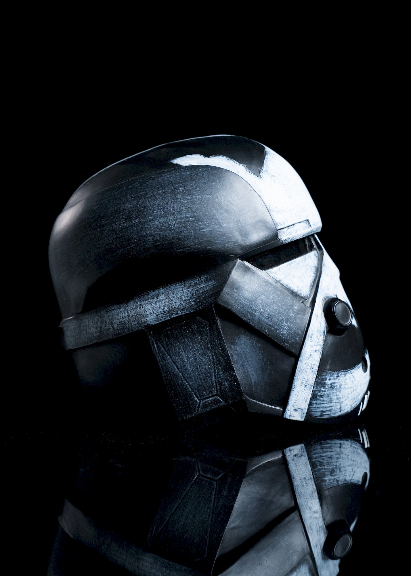 Wrecker Bad Batch Season 2 Helmet right side view black and gray helmet